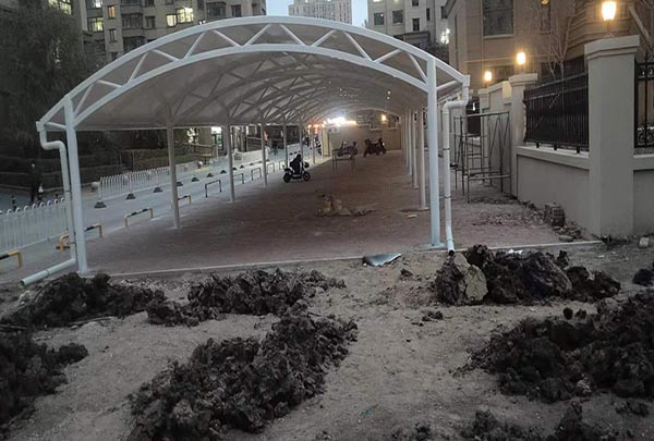 長春膜結構的膜頂怎么才能不易積雪！