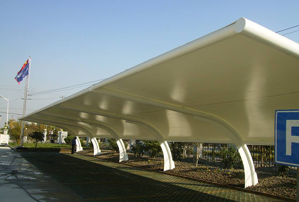 長春膜結構停車棚在哪些方面優(yōu)于傳統(tǒng)車棚呢？