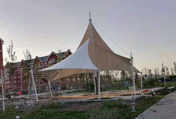 長(zhǎng)春膜結(jié)構(gòu)車棚的建筑體系