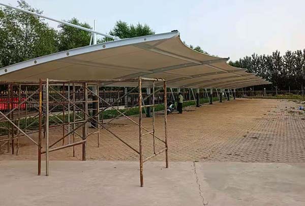 長(zhǎng)春膜結(jié)構(gòu)車棚有哪些功用？