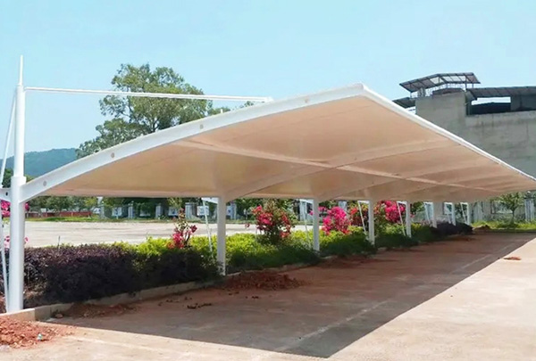 遮陽設(shè)施張拉膜建筑的膜結(jié)構(gòu)設(shè)計制作施工特點(diǎn)